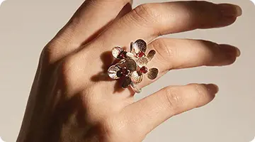 Глобальний попит на вінтажні прикраси серед міленіалів різко зростає