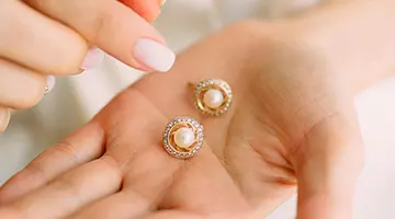 Глобальний попит на вінтажні прикраси серед міленіалів різко зростає