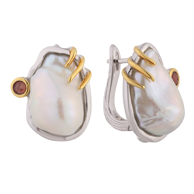 YE03283 Сережка зі срібла 925 проби з гранатом та перлами в стилі бароко